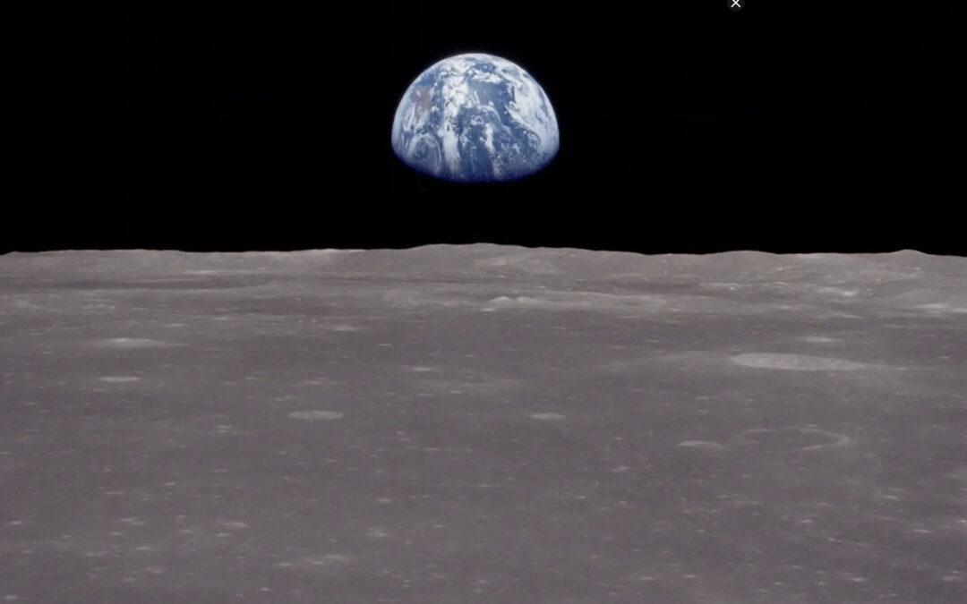 ¿Por qué la Luna se aleja de la Tierra?